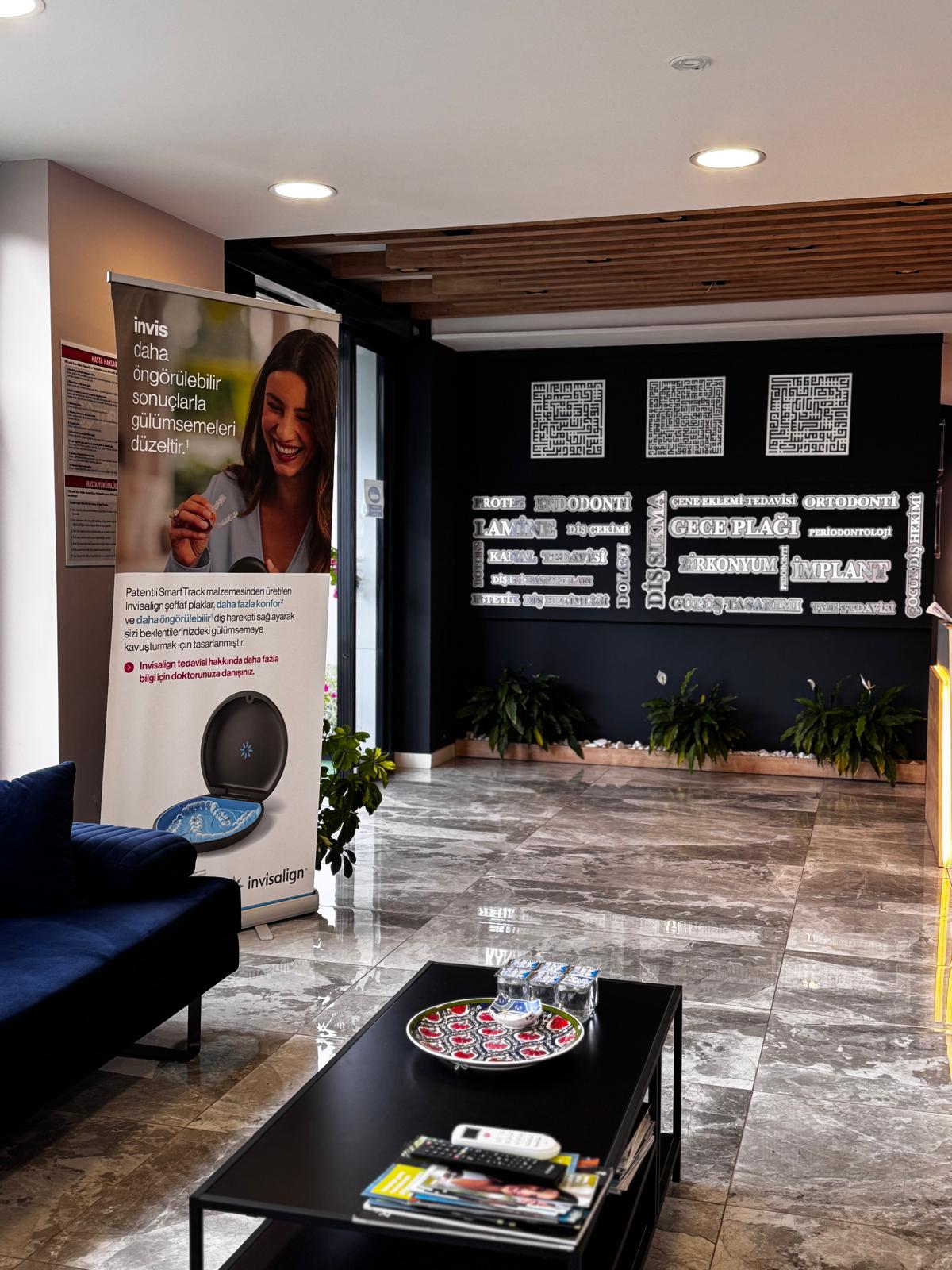Karanfil kliniği — danışma ve bekleme alanı